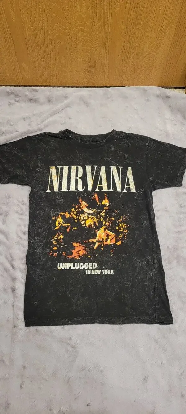Nirvana MTV Unplugged in New York Graphic Band T-shirt Acid Wash Adult Small